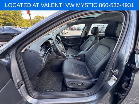 Certified 2024 Volkswagen Jetta SE w/ Panoramic Sunroof Package FWD image 29