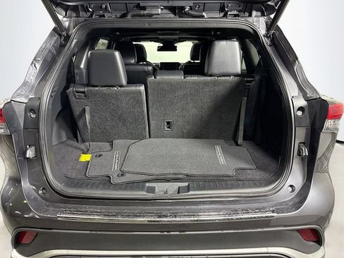 Used 2022 Toyota Highlander XSE AWD/4WD image 27