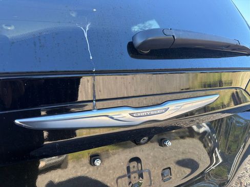 Used 2017 Chrysler Pacifica Touring-L w/ 13 Speaker Alpine Sound Group FWD image 18