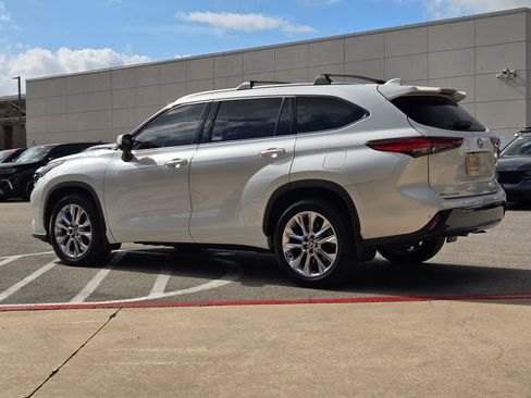 Used 2020 Toyota Highlander Limited AWD/4WD image 5