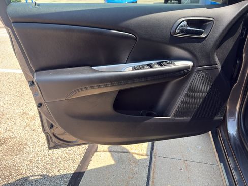 Used 2019 Dodge Journey SE w/ Premium Group FWD image 9
