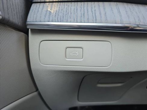 Used 2025 Volvo XC90 B6 Plus w/ Protection Package Premier image 25