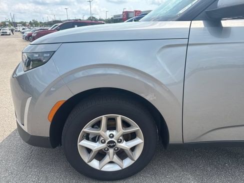 Used 2025 Kia Soul LX w/ LX Technology Package FWD image 10