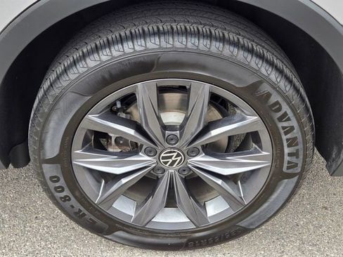 Used 2023 Volkswagen Tiguan SE FWD image 11