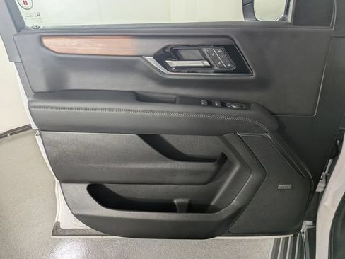 Used 2025 GMC Yukon Denali w/ Denali Reserve Package AWD/4WD image 13