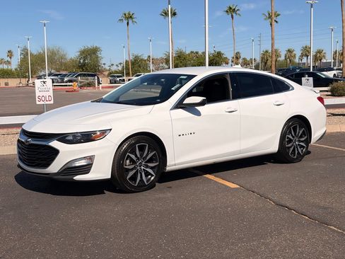 Used 2023 Chevrolet Malibu RS w/ Driver Confidence Package FWD image 2