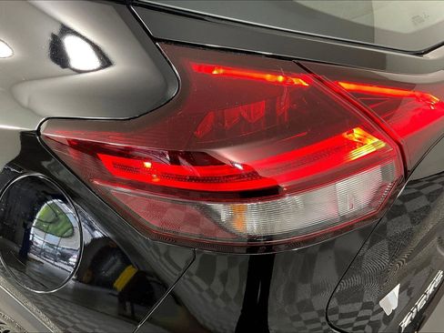 Used 2022 Nissan Kicks SR w/ Premium Package FWD image 23
