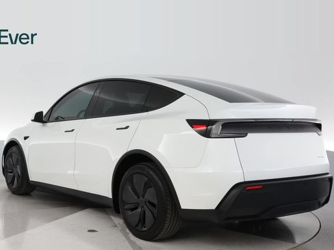 Used 2026 Tesla Model Y AWD image 14