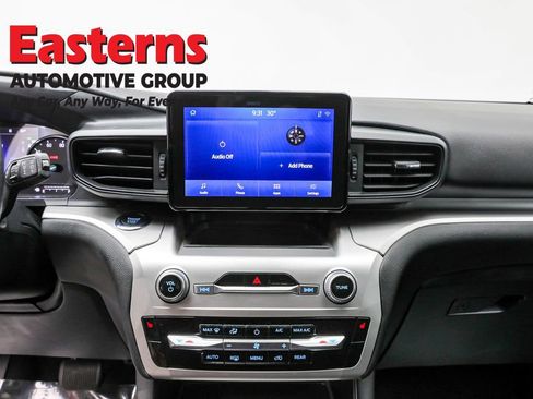 Used 2022 Ford Explorer XLT image 12