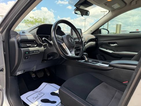 Used 2022 Nissan Sentra SR w/ Trunk Package FWD image 9