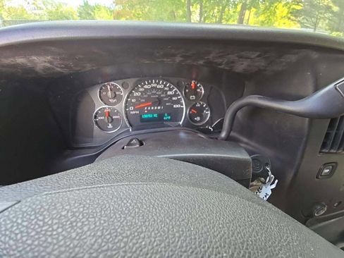 Used 2011 GMC Savana 3500 image 16