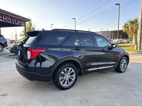 Certified 2022 Ford Explorer XLT w/ Equipment Group 202A image 9