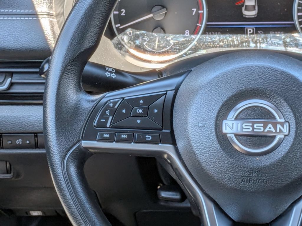 Used 2025 Nissan Sentra SV FWD image 17