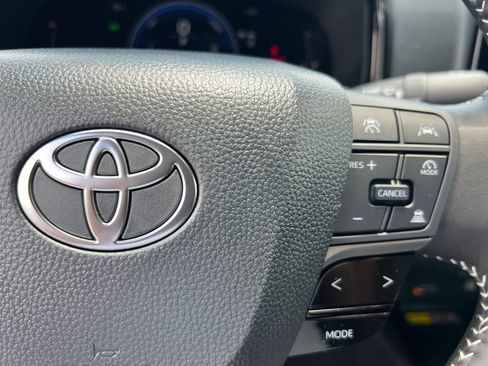 New 2026 Toyota Camry Hybrid FWD image 29
