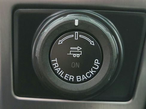 Used 2018 Ford F150 Platinum w/ Equipment Group 701A Luxury image 32