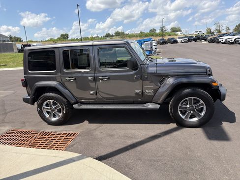 Used 2022 Jeep Wrangler Unlimited Sahara w/ LED Lighting Group AWD/4WD image 8