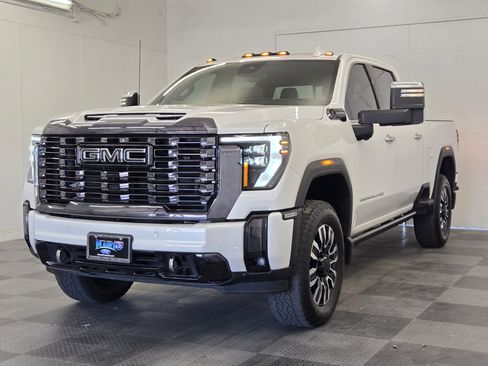 Used 2024 GMC Sierra 2500 Denali Ultimate image 4