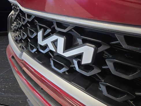 Used 2022 Kia Sorento LX image 11