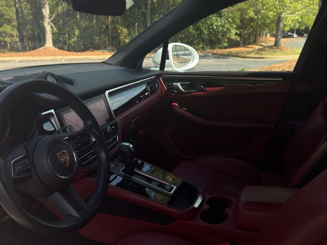 Used 2023 Porsche Macan AWD/4WD image 21