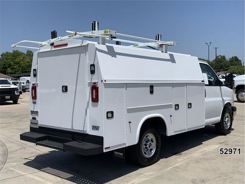 Used 2021 GMC Savana 3500 w/ Power Convenience Package RWD image 2