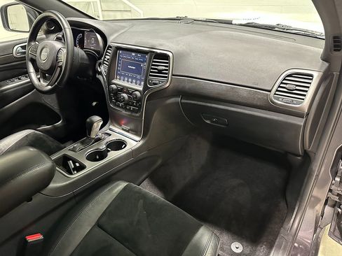 Used 2018 Jeep Grand Cherokee Altitude AWD/4WD image 14
