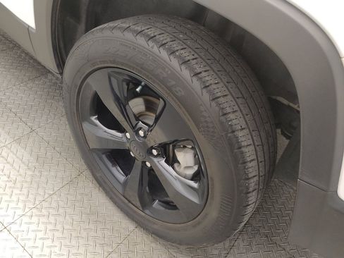 Used 2021 Jeep Cherokee Latitude Plus FWD image 31