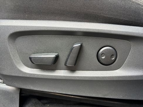 Used 2025 Nissan Pathfinder SV FWD image 22