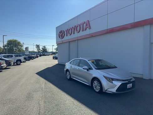 Certified 2024 Toyota Corolla LE w/ LE Convenience Package FWD image 1