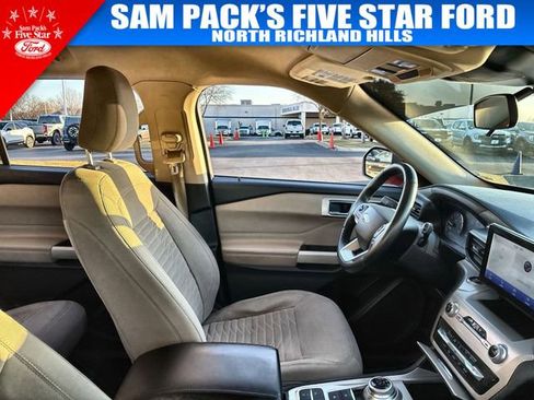 Used 2021 Ford Explorer XLT image 18