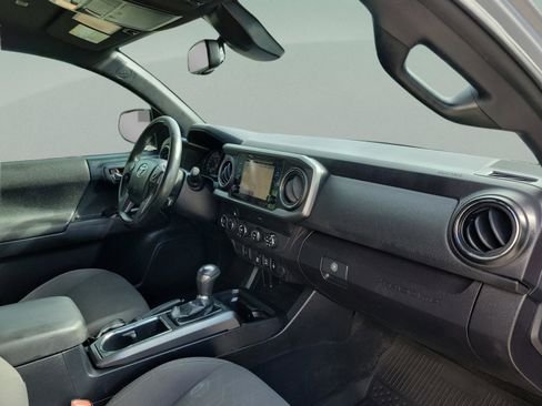 Used 2019 Toyota Tacoma TRD Sport AWD/4WD image 8