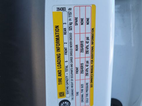 Used 2021 Tesla Model Y Long Range AWD/4WD image 25