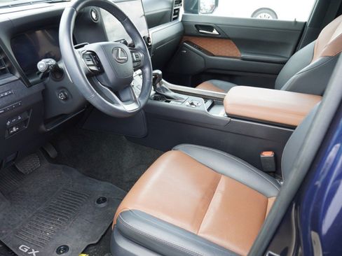 Used 2024 Lexus GX 550 w/ Accessory Package (Z1) AWD/4WD image 8