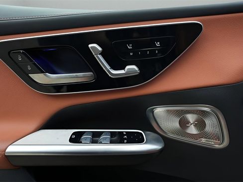 Used 2023 Mercedes-Benz GLC 300 4MATIC w/ Exclusive Trim Package image 23