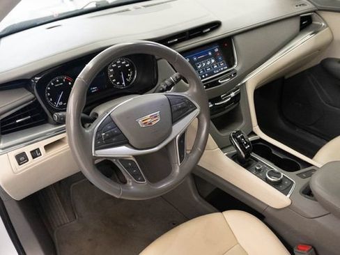 Used 2021 Cadillac XT5 Premium Luxury FWD image 3