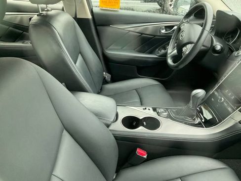 Used 2017 INFINITI Q50 Signature Edition w/ All Weather Package (L93) AWD/4WD image 5