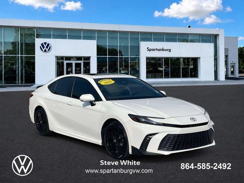 Used 2025 Toyota Camry SE w/ Multimedia Upgrade Package FWD image 1