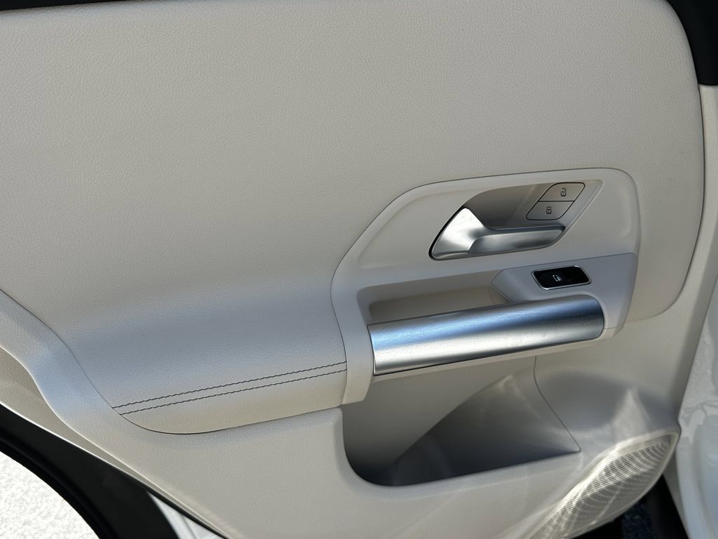 Certified 2025 Mercedes-Benz GLA 250 4MATIC image 25