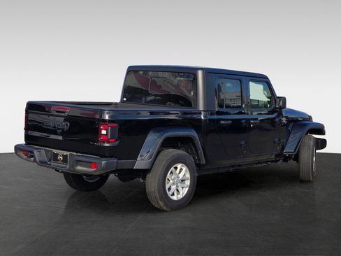 Used 2023 Jeep Gladiator Sport image 4