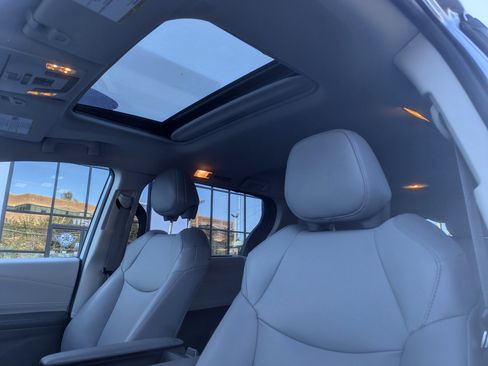 Used 2021 Toyota Sienna XLE image 27