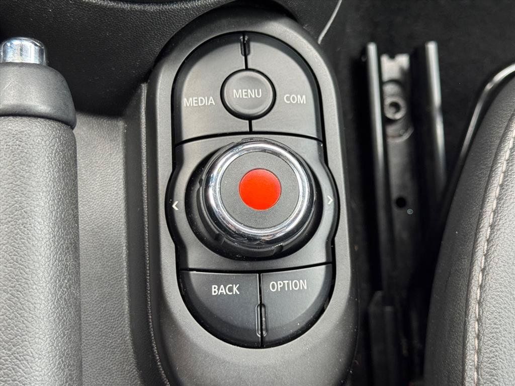 Used 2019 MINI Cooper 2-Door Hardtop FWD image 18