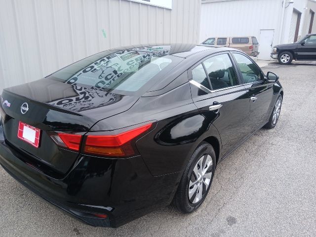 Used 2024 Nissan Altima 2.5 S FWD image 3