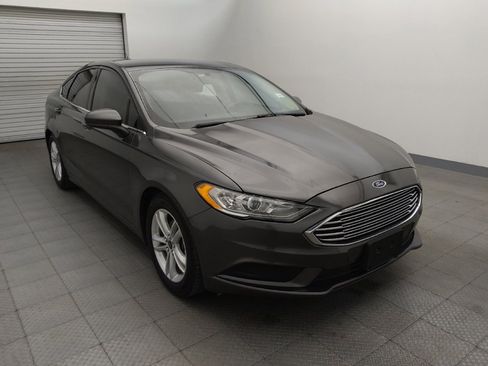 Used 2018 Ford Fusion SE w/ Fusion SE Technology Package FWD image 13