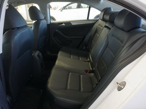 Used 2017 Volkswagen Jetta SE image 19