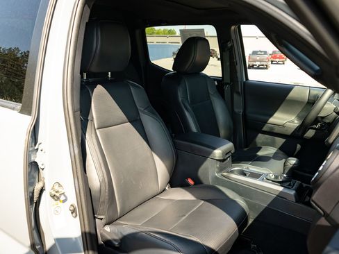 Used 2019 Toyota Tacoma TRD Off-Road AWD/4WD image 22