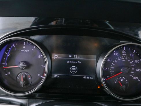 Used 2024 Kia Carnival EX FWD image 15