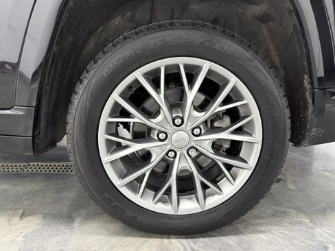 Used 2022 Jeep Grand Cherokee L Summit w/ Luxury Tech Group V image 35