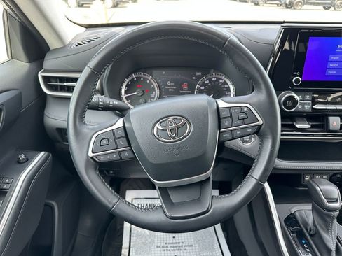 Used 2023 Toyota Highlander LE AWD/4WD image 20