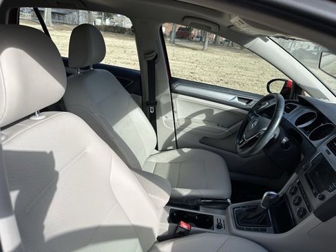 Used 2016 Volkswagen Golf SE image 24