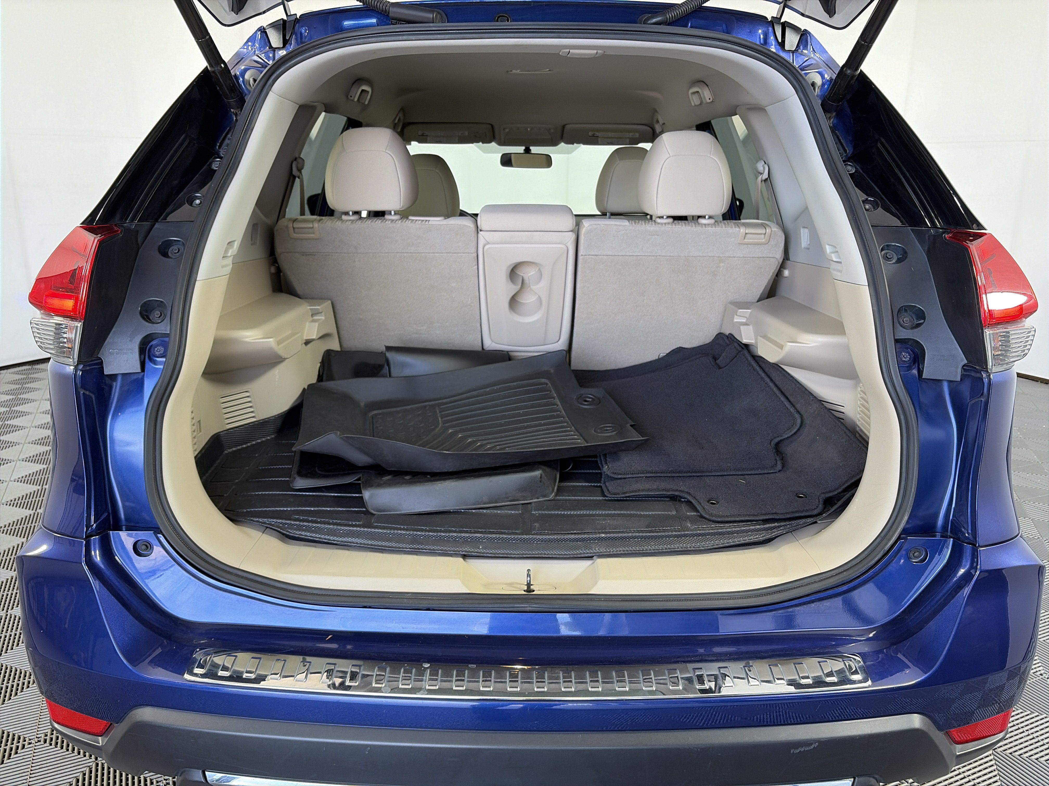 Used 2018 Nissan Rogue SV FWD image 14