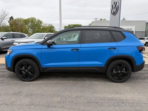 New 2026 Volkswagen Taos SE AWD/4WD image 2